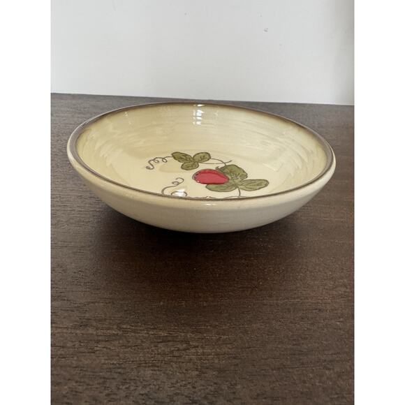 Poppy Trail By Metlox Salad Soup Bowl Made in California Vtg Strawberry Floral - Picture 4 of 16